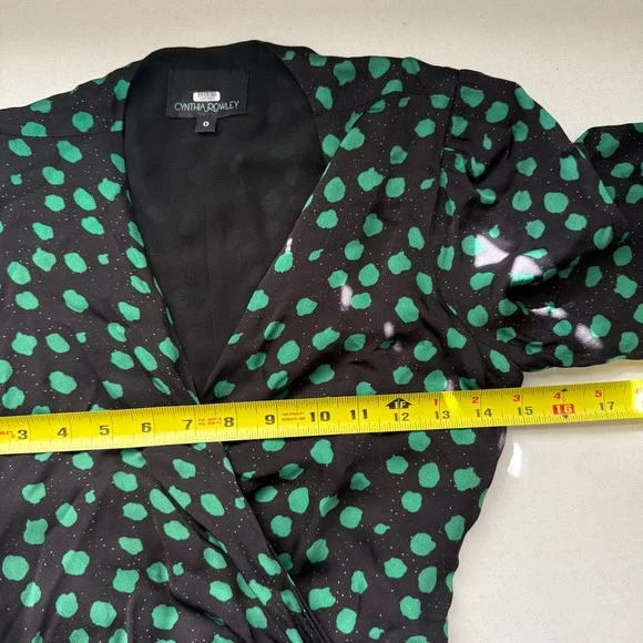 Cynthia Rowley Green Polka Dot Wrap Dress Black Long Sleeve V-Neck Size 0 - Picture 11 of 13